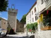 Montbrun-les-Bains - Campanario o Torre del Reloj y casas del casco antiguo