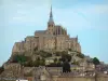 Monte Saint-Michel - Abadía de la iglesia y edificios de la abadía de la abadía benedictina, las casas y las murallas de la ciudad medieval (pueblo)
