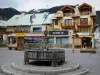 Montgenèvre - Ski Resort (estación de esquí de invierno y verano): de madera, fuente, tiendas y casas