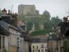 Montoire-сюр-ле-Луар - Руины замка с видом на дома города