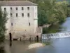 Montricoux - Montricoux Mill River Aveyron, y los árboles a la orilla del agua