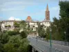 Montricoux - Puente sobre el Aveyron, con vistas de la torre (al estilo de Toulouse) de la Iglesia de San Pedro y las casas del pueblo