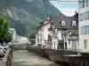Morez - Río Bienne, casas y edificios de la ciudad en el Parque Natural Regional del Haut-Jura