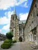 Mouzon - Igreja da Abadia Notre-Dame e fachadas da cidade