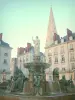 Nantes - Edificios y una fuente en la Plaza Real