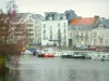 Nantes - Erdre, barcazas, barcos, muelle y edificios