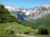 Nationaal Park van de Pyreneeën - Uitzicht op de Pyreneeën uit de weg Somport