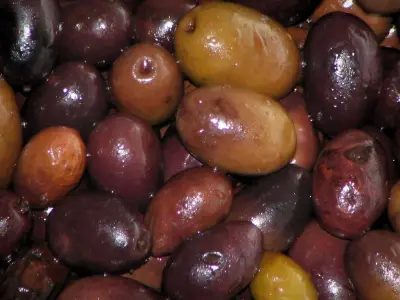 Nice olives - 2 quality high-definition images