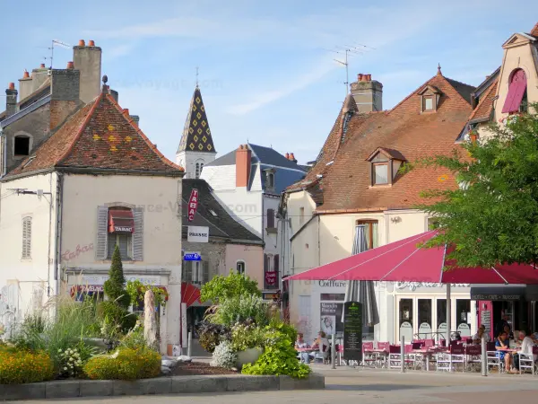 Ruffey-lès-Beaune. Les enfants ont décoré un arbre de Pâques