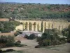 Paisajes de Gard - Granja, rodeado de campos y árboles