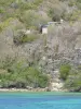 Paisajes de Guadalupe - Capilla con vistas a las aguas turquesas del mar; en la isla de Grande - Terre