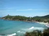 Paisajes del litoral corso - Nacres Costa manejar FAUTEA con arbustos, playa de arena, Mar Mediterráneo, las olas, la costa y los genoveses torre
