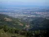 Paisajes de Loira - Colinas del Macizo del Pilat en el primer plano con vistas al valle del Ródano