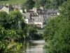 Paisajes de Sarthe - Casas Fresnay-sur-Sarthe en el río Sarthe