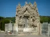 Palacio Ideal del Cartero Cheval - Palacio ideal del cartero Cheval','44','Art brut (ingenuo): tumba (monumento funerario) del cartero Ferdinand Cheval, en Hauterives