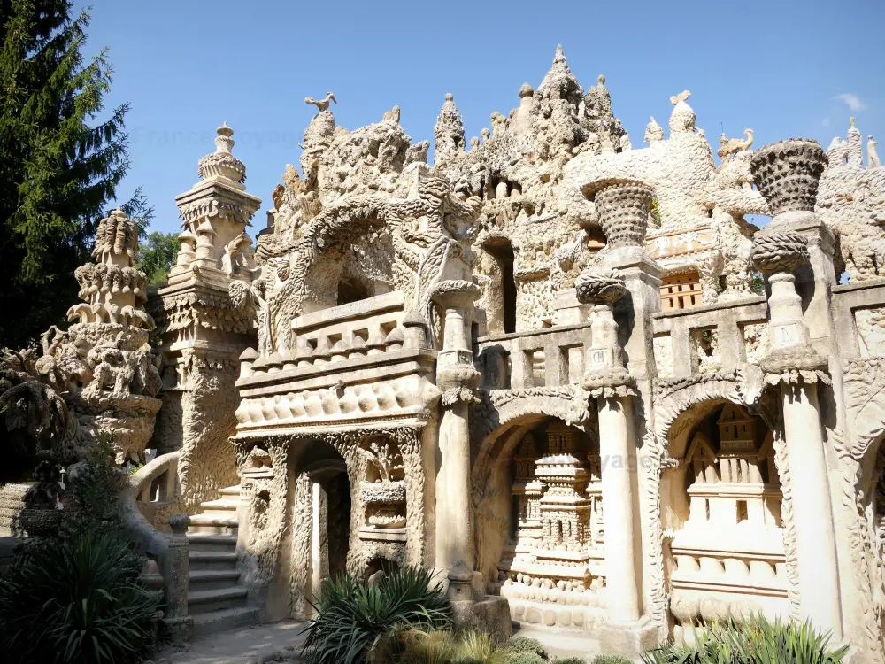 Il palazzo Ideale del postino Cheval - Guida turismo, vacanze e weekend nella Drôme