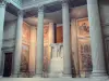 Panthéon - Inside the Pantheon: paintings and columns