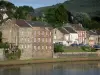 Parc Naturel Régional des Ardennes - Vallée de la Meuse : façades de la ville de Monthermé et fleuve Meuse