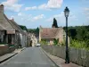 Parcé-sur-Sarthe - Farola y las casas de la Basse-Rue