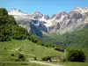 Parque Nacional de los Pirineos - Vistas de las montañas de los Pirineos desde la carretera de Somport