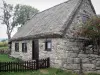 Parque Natural Regional Livradois-Forez - Casa de piedra con techo de paja (con tejado de paja) en el Forez