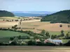 Paysages de Bourgogne - Maisons entourées d'arbres et de champs