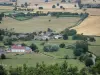 Paysages de Bourgogne - Vue sur les fermes, pâturages et champs du Nivernais depuis le sommet de la butte de Montenoison