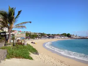 Paysages de La Réunion - Plage des Roches Noires, port de Saint-Gilles-les-Bains et océan Indien