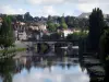 Périgueux - Puente sobre el río (la Isla), bancos y casas en el casco antiguo