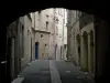 Pézenas - Calle en el casco antiguo, con casas