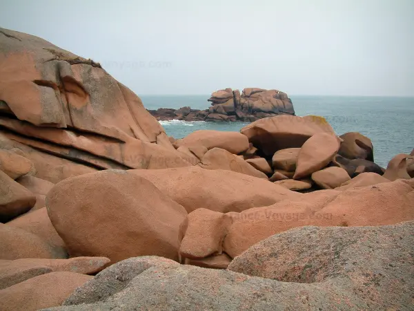 The Pink Granite Coast - Tourism & Holiday Guide