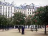 Place Dauphine - Square agrémenté d'arbres et de bancs, et façades donnant sur la place Dauphine