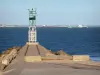 Pointe de Grave - Balise de la pointe de Grave avec vue sur l'estuaire de la Gironde et le va-et-vient des navires