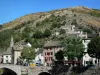 Le Pont-de-Montvert - Toll tower of the bridge, facades of houses and steeple of the church; in the Cévennes National Park