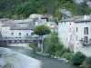 Pontaix - Pont enjambant la rivière Drôme et maisons en pierre au bord de l'eau