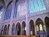 Pontmain - Interior de la Basílica de Nuestra Señora de Pontmain