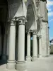 Pontmain - Columnas de la Basílica de Nuestra Señora de Pontmain