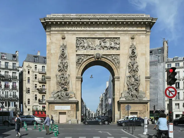 The Porte-Saint-Denis district - Tourism & Holiday Guide