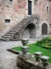 Priorato de Comberoumal - Priorato de grandmontain Comberoumal: patio del claustro