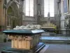 Priorij van Souvigny - Binnen in de priorij kerk van St. Peter en St. Paul: nieuwe kapel: beeltenissen van Charles I, hertog van Bourbon en Agnes van Bourgondië (graf)