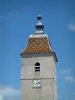 Pueblos de Alto Saona - Torre de la iglesia con un techo de tejas vidriadas