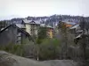 Puy-Saint-Vincent - Chalets et immeubles de la station de ski (sports d'hiver) ; dans le Parc National des Écrins