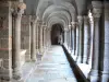 Puy-en-Velay - Cidade episcopal - galeria de claustro românica da Catedral de Notre-Dame e capitais esculpidas