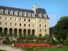 Rennes - Vieille ville : palais Saint-Georges et son jardin fleuri
