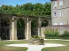 La Réole - Benedictine cloister garden 