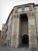 Riez - Ewer puerta y casas en el casco antiguo