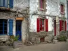 Rochefort-en-Terre - Two houses, with blue and red shutters