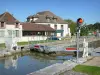 Rogny-les-Sept-Écluses - Hostel on the edge of the Sainte-Barbe lock