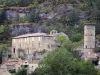 La Roque-Sainte-Marguerite - Recorrer el castillo, la iglesia y las casas de la aldea en el valle de Dourbie y el Parc Naturel Régional des Grands Causses