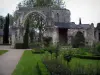 Saint-Cosme priory - Remains of the church, lawn and rosebushes in the garden